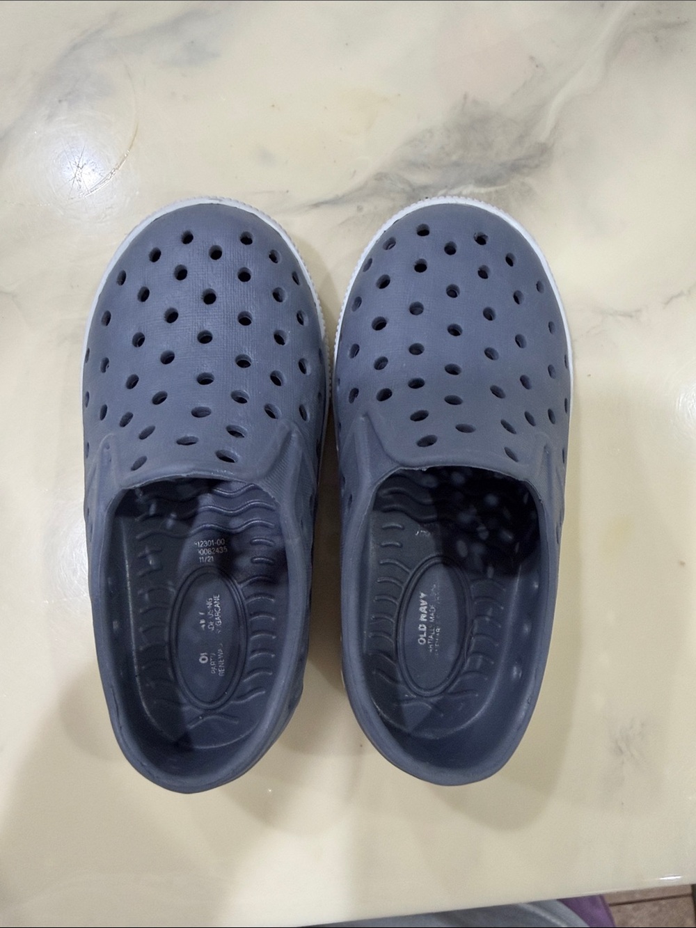 Old Navy Kids Gray Slip-On Foam shoes